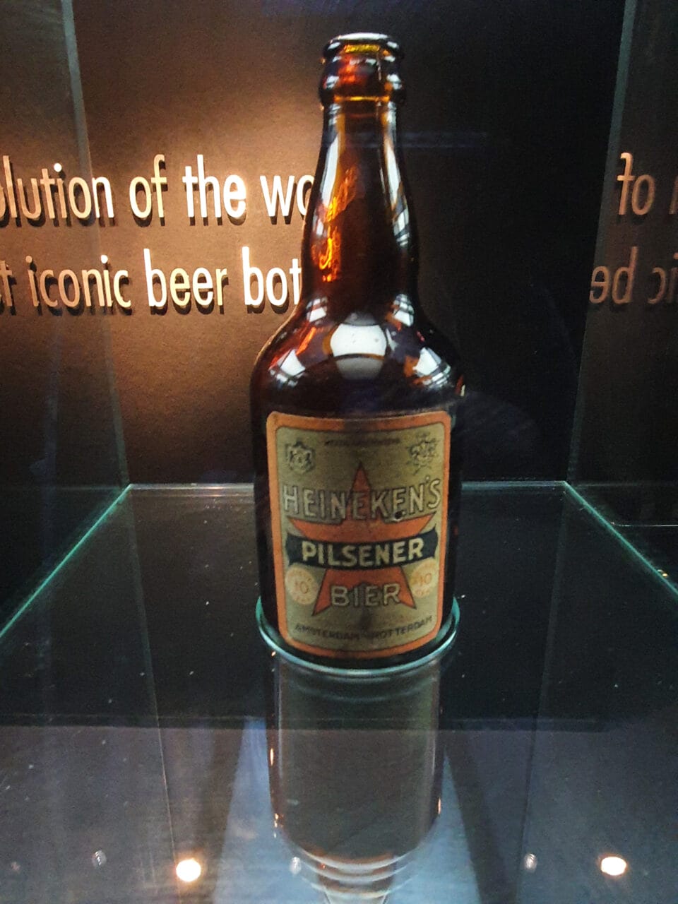 Heineken Experience Ausstellung 22: Alte Bierflasche 2 Heineken Experience Ausstellung 22: Alte Bierflasche 2