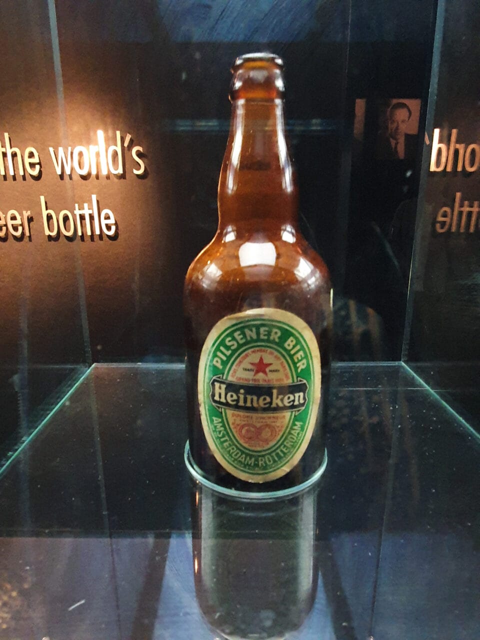 Heineken Experience Ausstellung 23: Alte Bierflasche 3
