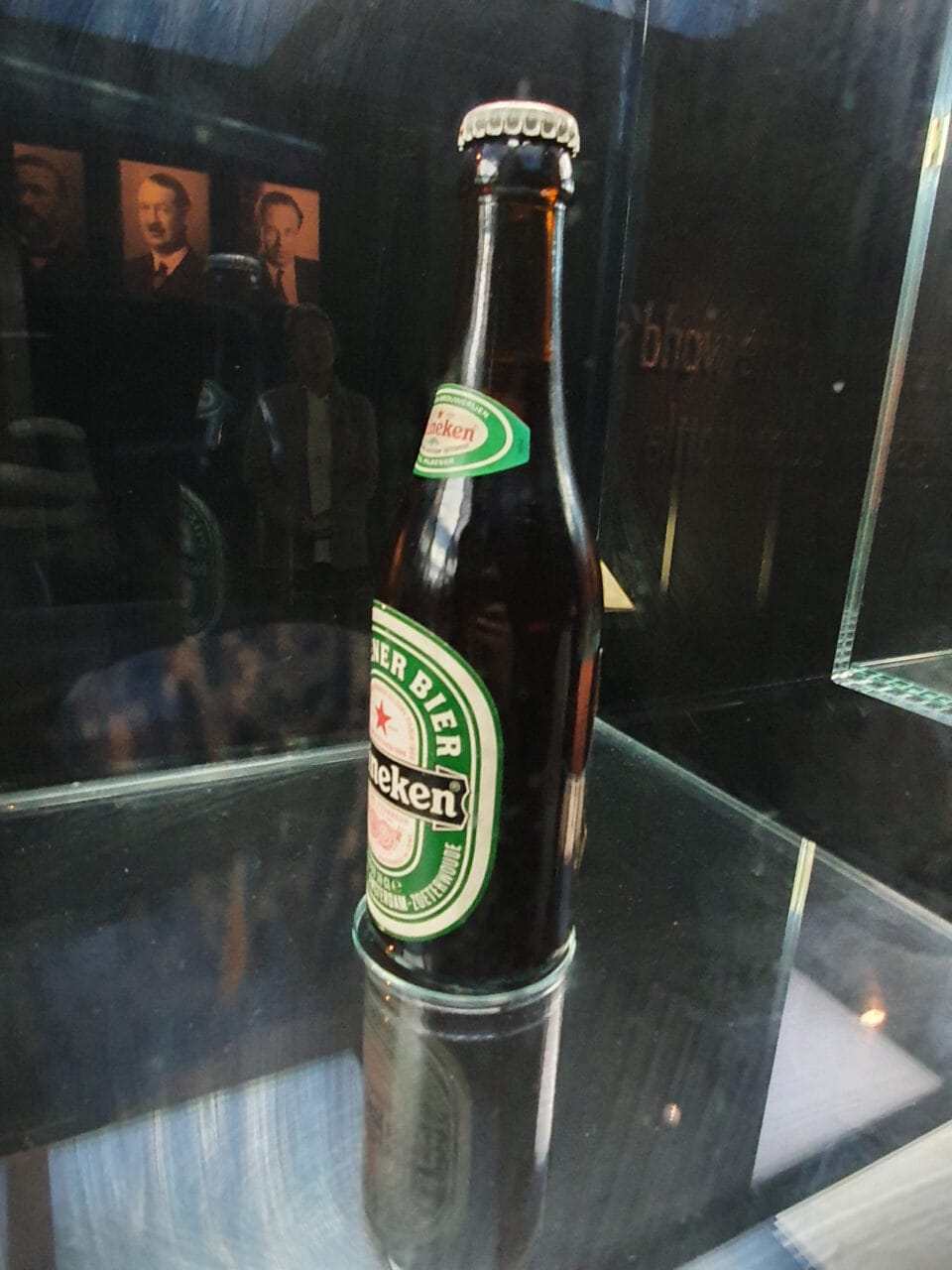 Heineken Experience Ausstellung 24: Alte Bierflasche 4