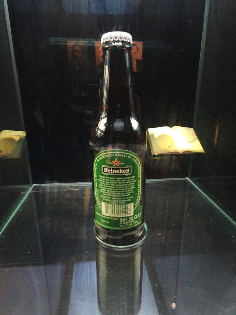 Heineken Experience Ausstellung 25: Alte Bierflasche 5 Heineken Experience Ausstellung 25: Alte Bierflasche 5
