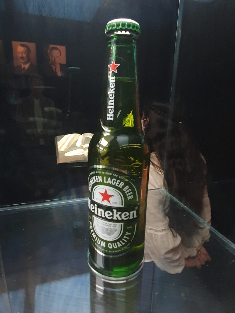 Heineken Experience Ausstellung 26: Alte Bierflasche 6