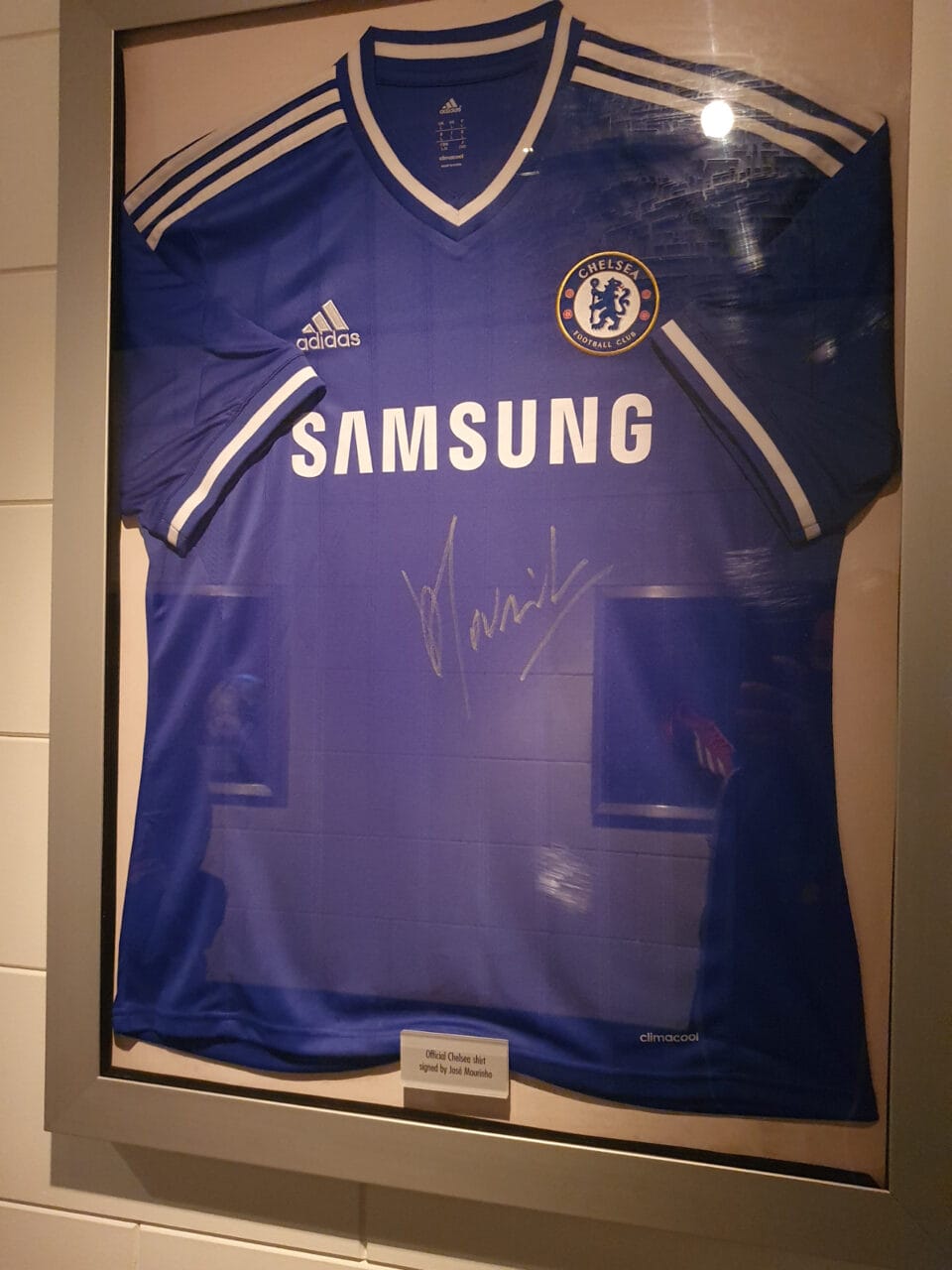 Heineken Experience Ausstellung 32: Trikot Chelsea London mit Unterschrift Mourinho Heineken Experience Ausstellung 32: Trikot Chelsea London mit Unterschrift Mourinho