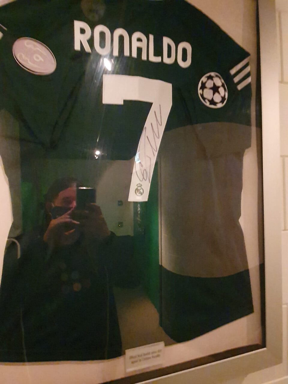 Heineken Experience Ausstellung 35: Trikot Real Madrid mit Unterschrift Ronaldo Heineken Experience Ausstellung 35: Trikot Real Madrid mit Unterschrift Ronaldo