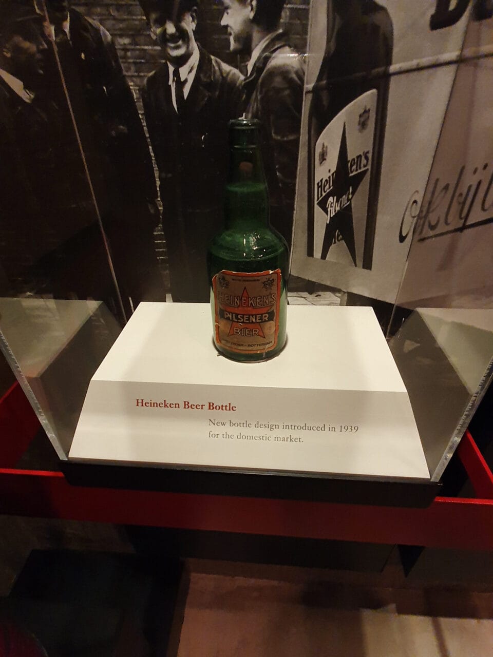 Heineken Experience Ausstellung 9: Frühe Heineken Flasche Heineken Experience Ausstellung 9: Frühe Heineken Flasche