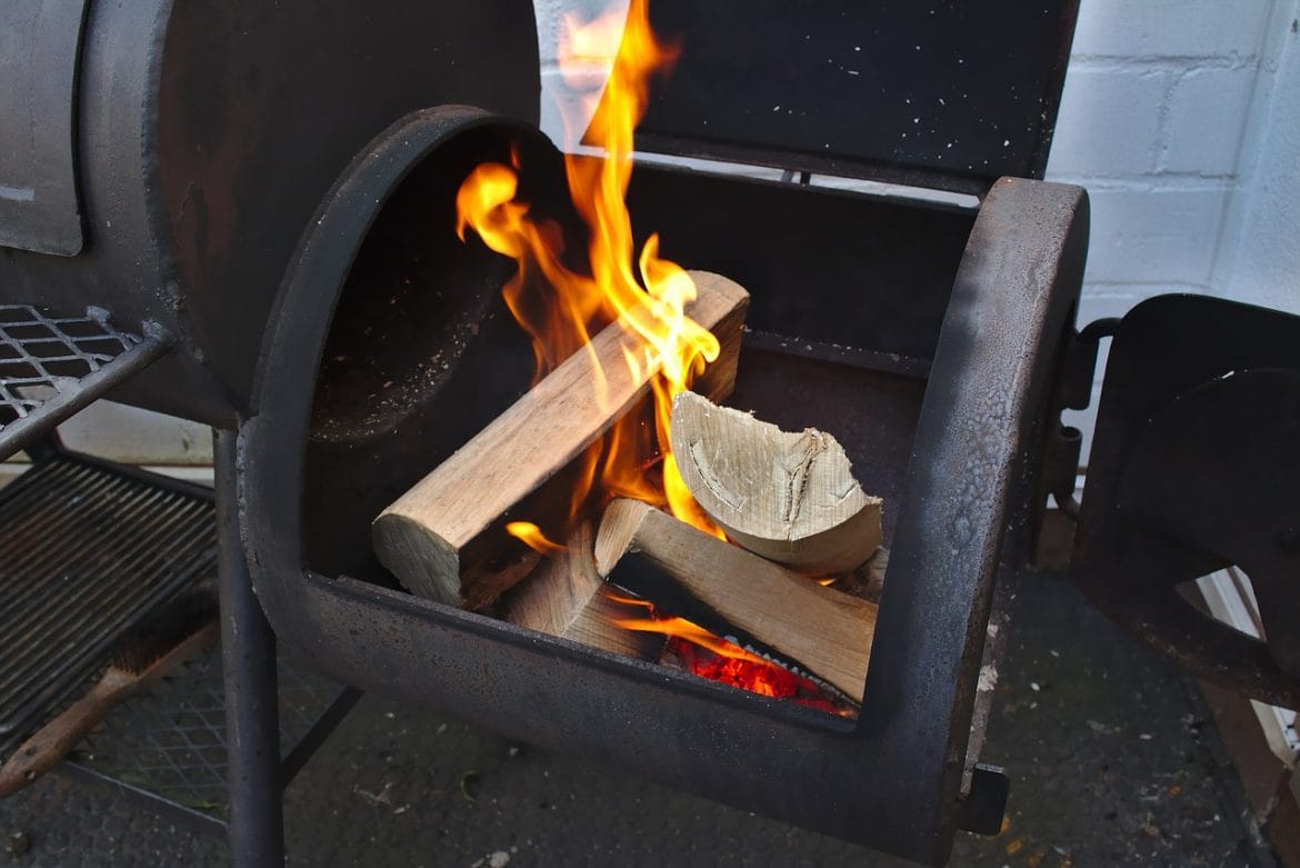 Holz im Smoker