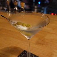 Martini Cocktail mit Oliven