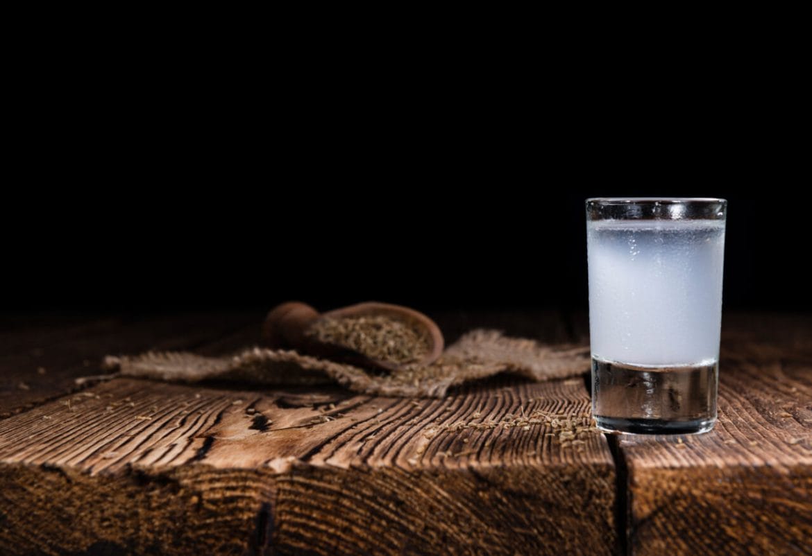 Ouzo Jamas Prost auf Griechisch