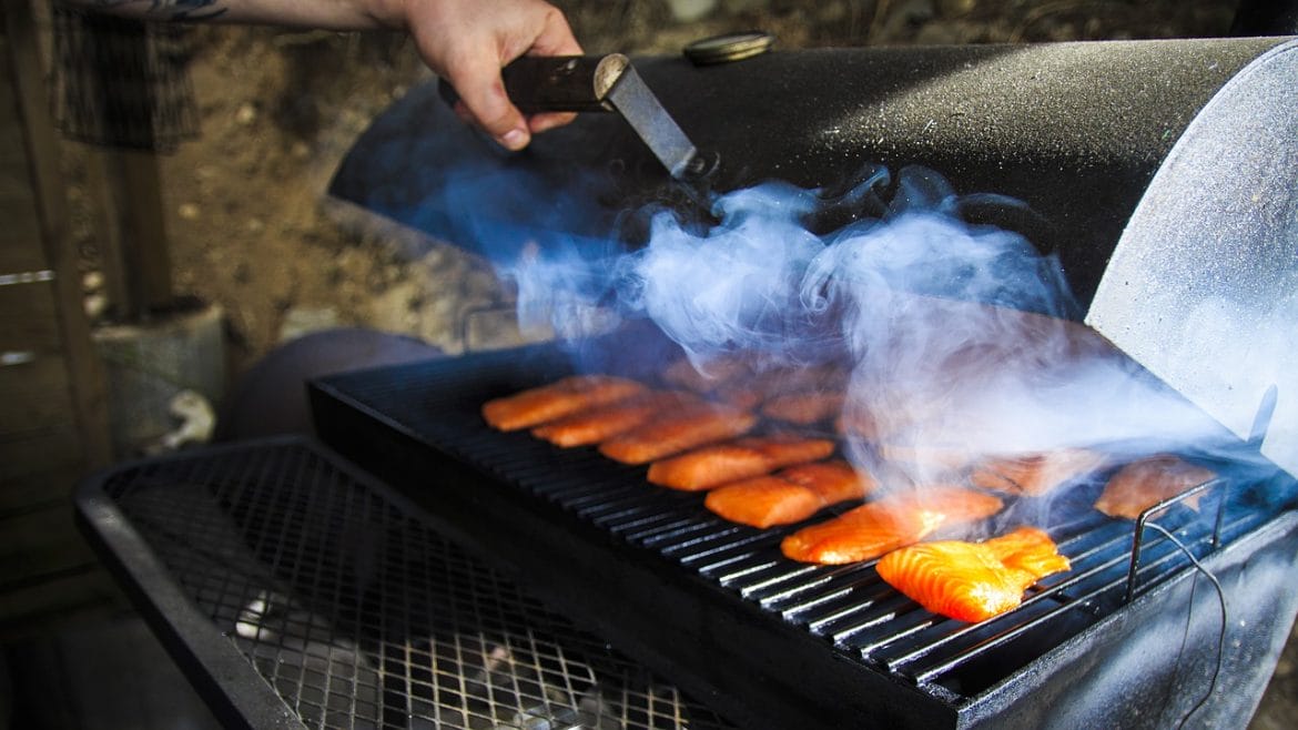 Lachs im BBQ Smoker